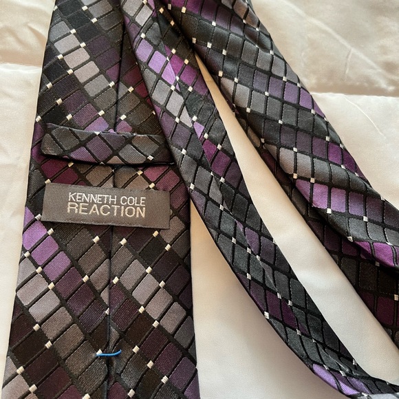 Kenneth Cole tie - Picture 3 of 3